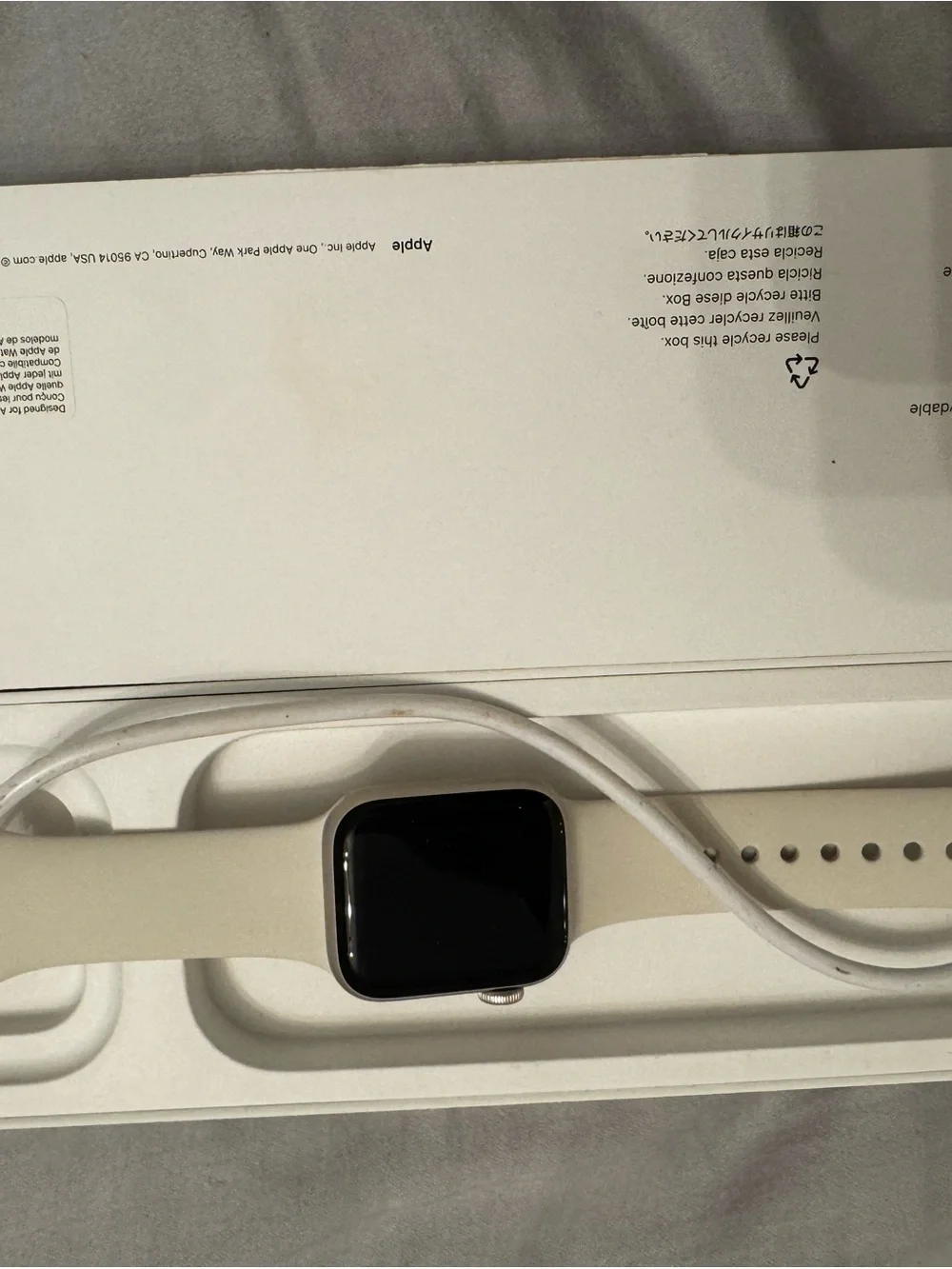 Apple Watch silver trim with Cream/Off-White Sport Band series WATCH SE 40 mm
